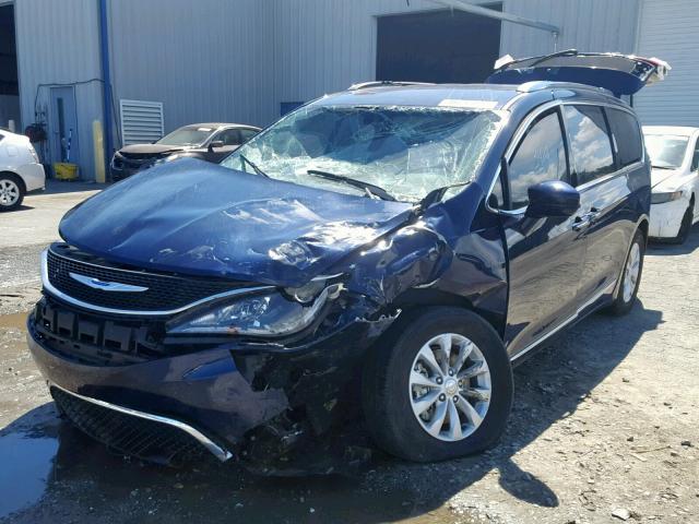 2C4RC1BG1JR351358 - 2018 CHRYSLER PACIFICA T BLUE photo 2