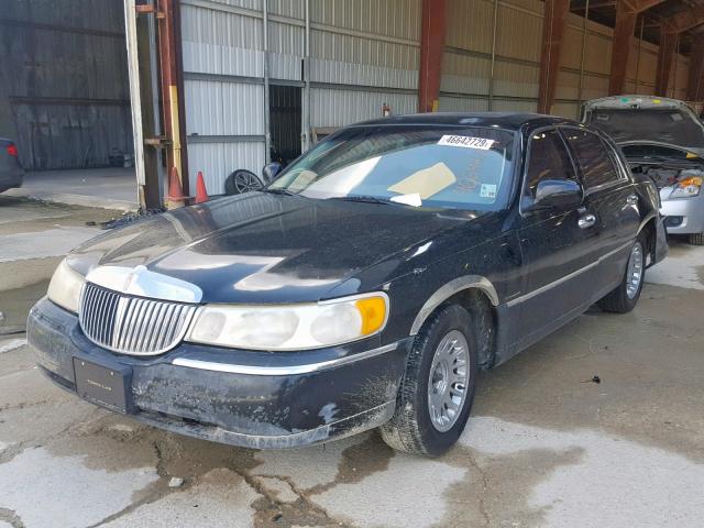 1LNHM83W71Y688597 - 2001 LINCOLN TOWN CAR C BLACK photo 2