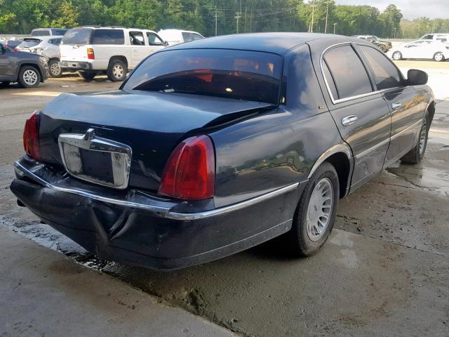 1LNHM83W71Y688597 - 2001 LINCOLN TOWN CAR C BLACK photo 4