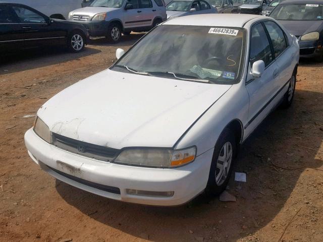 1HGCD5535TA047767 - 1996 HONDA ACCORD LX WHITE photo 2