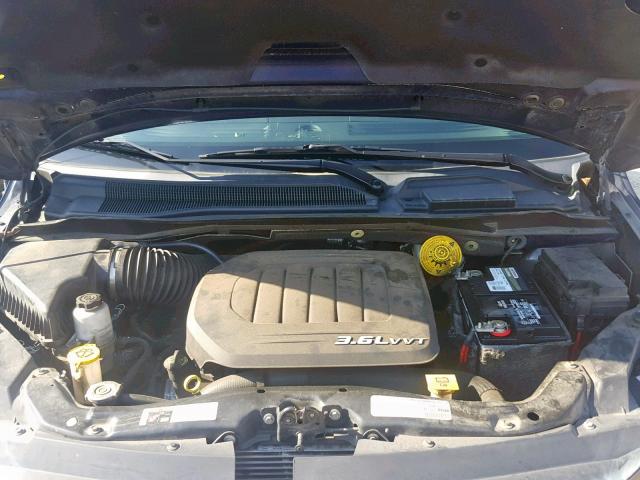 2C4RVABG0DR725652 - 2013 VOLKSWAGEN ROUTAN SE BLUE photo 7