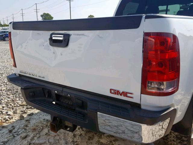 1GT423C86CF108171 - 2012 GMC SIERRA K35 WHITE photo 9