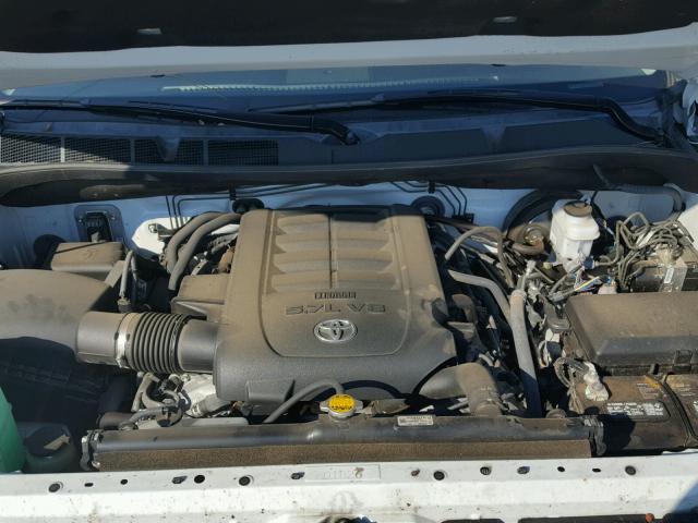 5TFDW5F17GX502891 - 2016 TOYOTA TUNDRA CRE WHITE photo 7