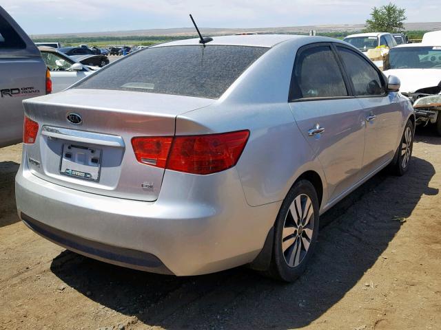 KNAFU4A25D5700544 - 2013 KIA FORTE EX SILVER photo 4