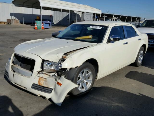 2C3KA43R97H606351 - 2007 CHRYSLER 300 CREAM photo 2