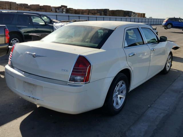 2C3KA43R97H606351 - 2007 CHRYSLER 300 CREAM photo 4