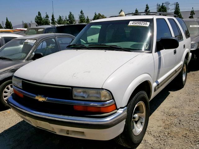 1GNCS13W4Y2332754 - 2000 CHEVROLET BLAZER WHITE photo 2