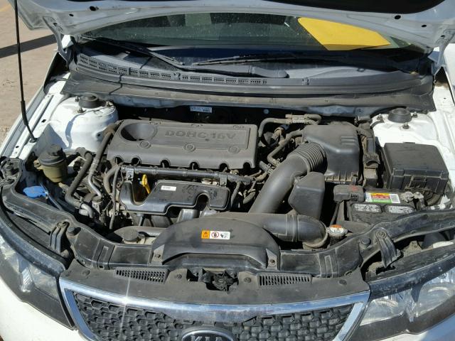 KNAFU4A20D5647557 - 2013 KIA FORTE EX WHITE photo 7