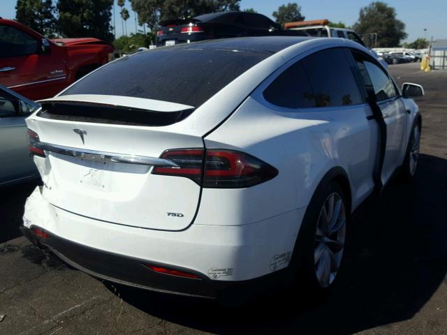 5YJXCDE28HF041769 - 2017 TESLA MODEL X WHITE photo 4