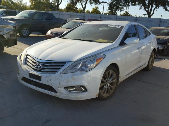 KMHFG4JG9DA201383 - 2013 HYUNDAI AZERA WHITE photo 2