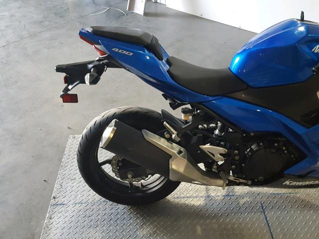 JKAEXKH18JDA03133 - 2018 KAWASAKI EX400 BLUE photo 6