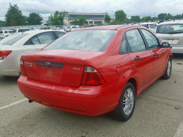 1FAFP34N25W236284 - 2005 FORD FOCUS ZX4 RED photo 4