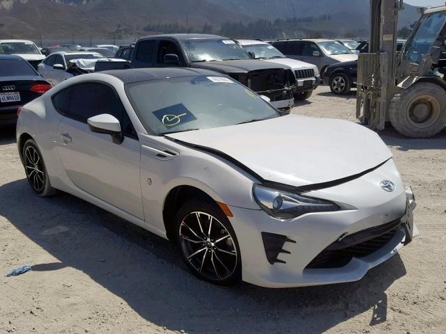 JF1ZNAA1XH8701783 - 2017 TOYOTA 86 BASE WHITE photo 1