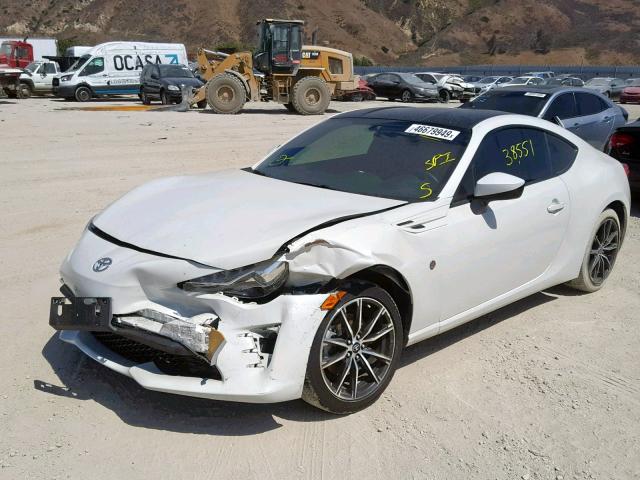 JF1ZNAA1XH8701783 - 2017 TOYOTA 86 BASE WHITE photo 2