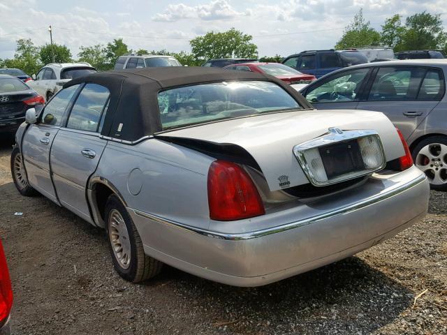 1LNHM83WX1Y613456 - 2001 LINCOLN TOWN CAR C SILVER photo 3