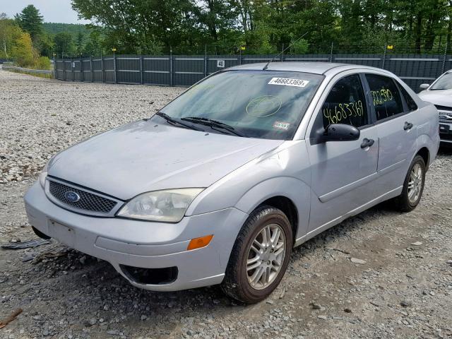 1FAFP34N35W257001 - 2005 FORD FOCUS ZX4 SILVER photo 2