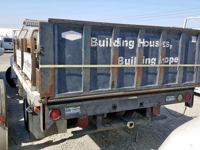 1FDNF82C3TVA15380 - 1996 FORD F800 LPO WHITE photo 3