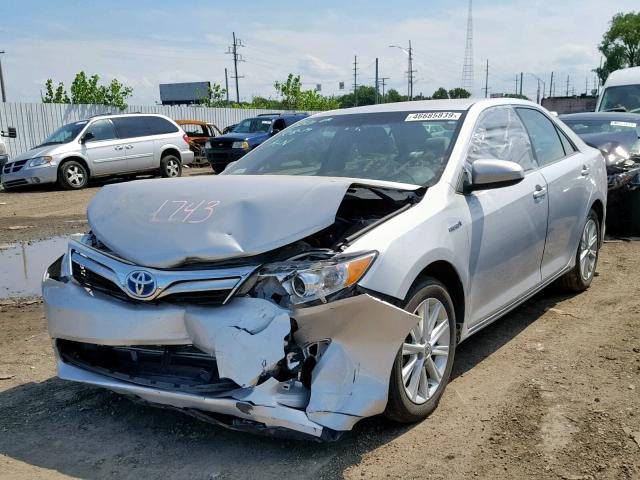 4T1BD1FK7DU091743 - 2013 TOYOTA CAMRY HYBR SILVER photo 2