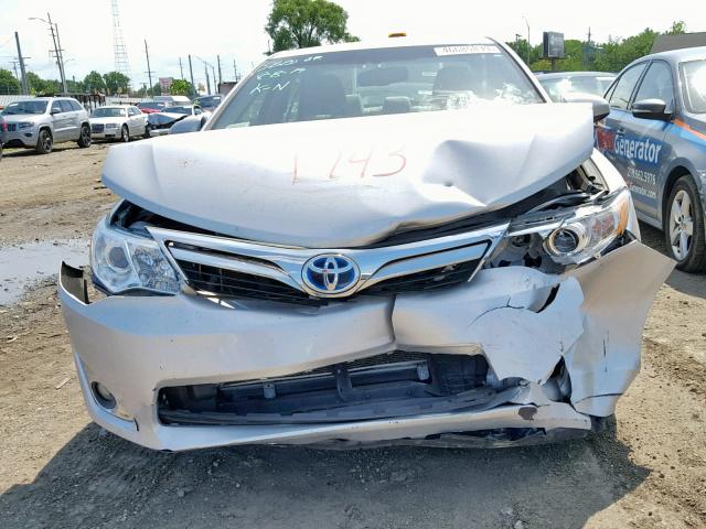 4T1BD1FK7DU091743 - 2013 TOYOTA CAMRY HYBR SILVER photo 9