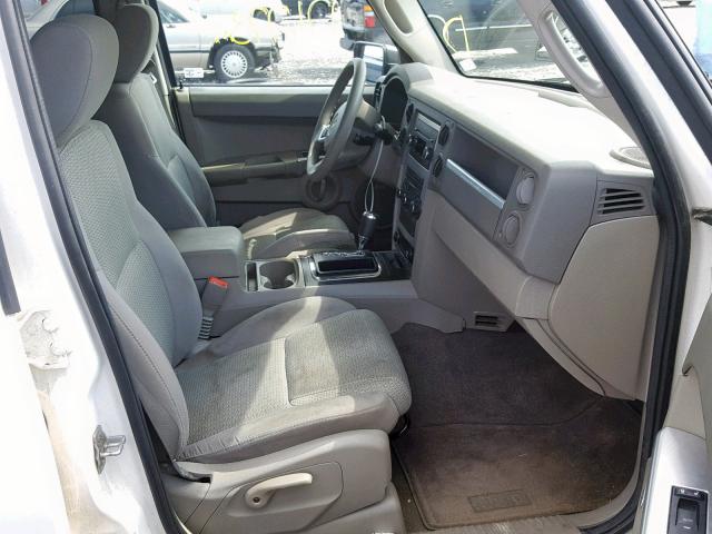1J8HG48K28C181701 - 2008 JEEP COMMANDER 白色 照片 5