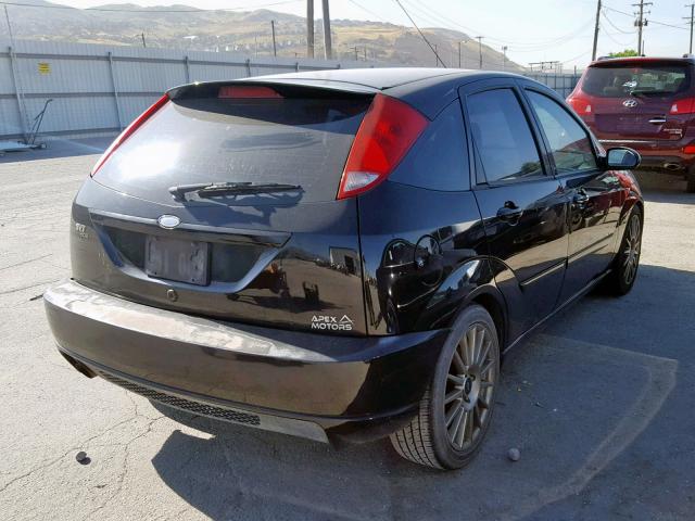 3FAHP30544R105342 - 2004 FORD FOCUS ZX5 BLACK photo 4