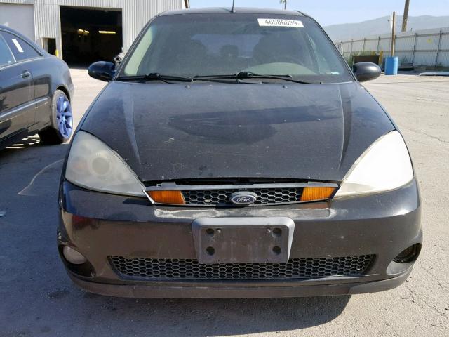 3FAHP30544R105342 - 2004 FORD FOCUS ZX5 BLACK photo 9