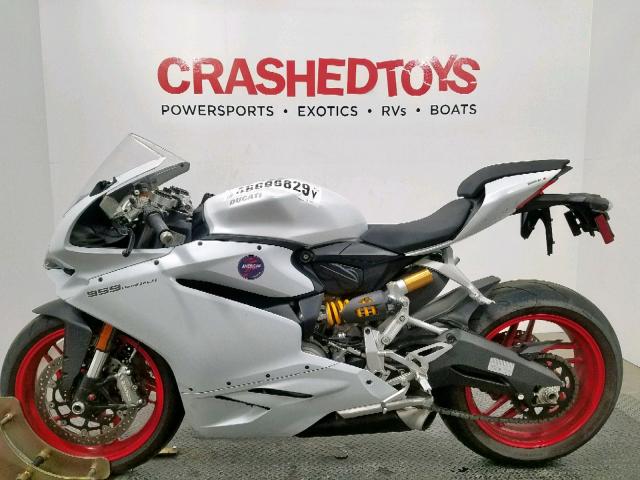 ZDM14B1W4KB009898 - 2019 DUCATI SUPERBIKE WHITE photo 3