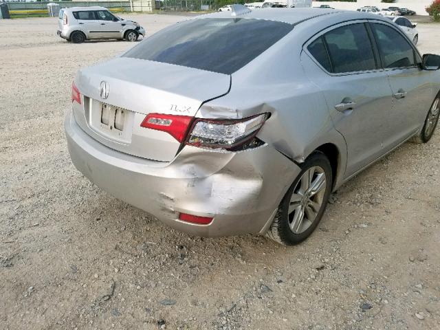 19VDE1F36DE004134 - 2013 ACURA ILX 20 SILVER photo 9