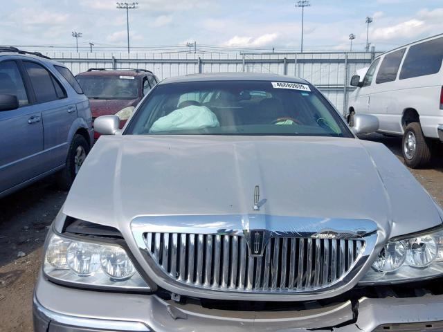 1LNHM83W04Y639889 - 2004 LINCOLN TOWN CAR U SILVER photo 7