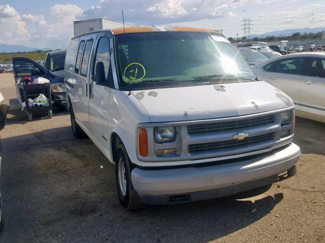 1GCFG15W821130095 - 2002 CHEVROLET EXPRESS G1 WHITE photo 1