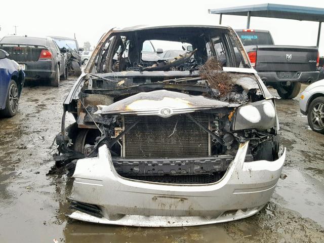 2A8HR44H88R781439 - 2008 CHRYSLER TOWN & COU BURN photo 9