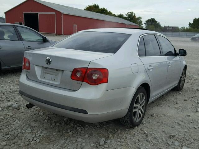 3VWSF31KX6M616297 - 2006 VOLKSWAGEN JETTA 2.5 SILVER photo 4