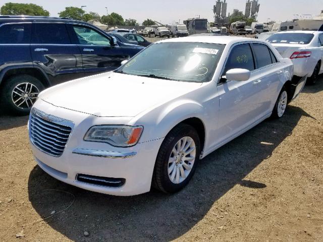 2C3CCAAG1CH311981 - 2012 CHRYSLER 300 WHITE photo 2