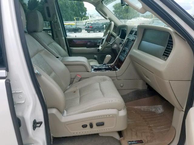 5LMJJ2H56BEJ08490 - 2011 LINCOLN NAVIGATOR WHITE photo 5