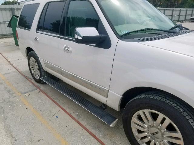 5LMJJ2H56BEJ08490 - 2011 LINCOLN NAVIGATOR WHITE photo 9