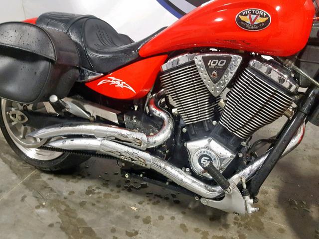 5VPHB26D353011150 - 2005 VICTORY MOTORCYCLES HAMMER RED photo 7