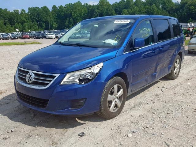 2V4RW3D13AR195809 - 2010 VOLKSWAGEN ROUTAN SE BLUE photo 2