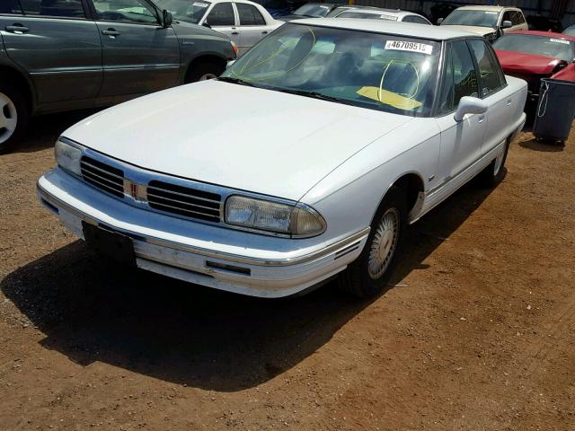 1G3CX52K7T4300717 - 1996 OLDSMOBILE 98 REGENCY WHITE photo 2