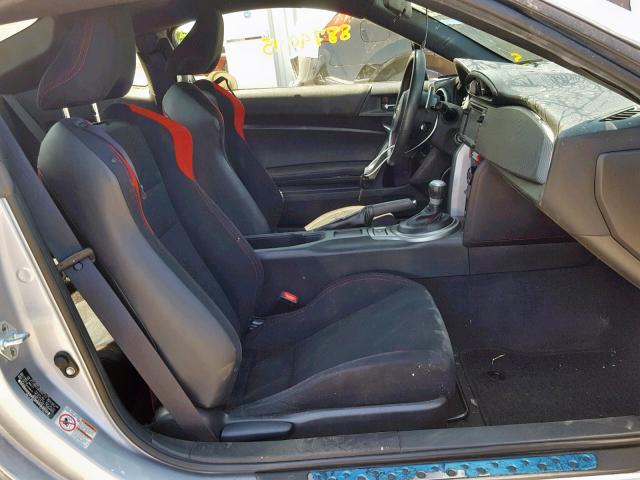 JF1ZNAA10F8701322 - 2015 TOYOTA SCION FR-S SILVER photo 5