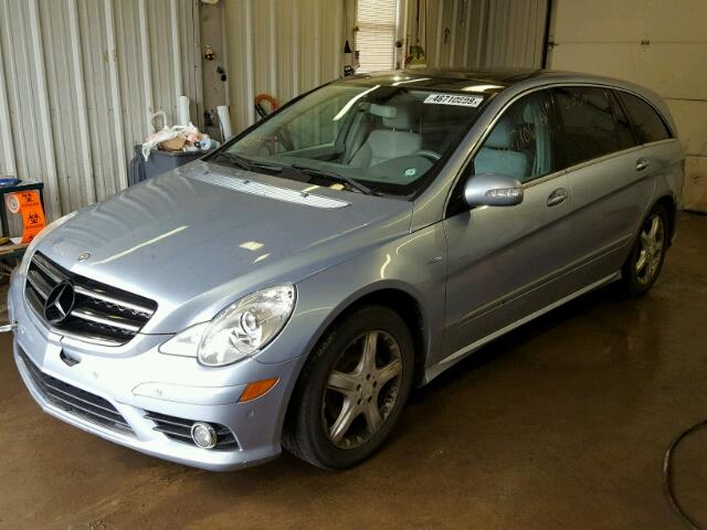 4JGCB25E99A095829 - 2009 MERCEDES-BENZ R 320 BLUE photo 2