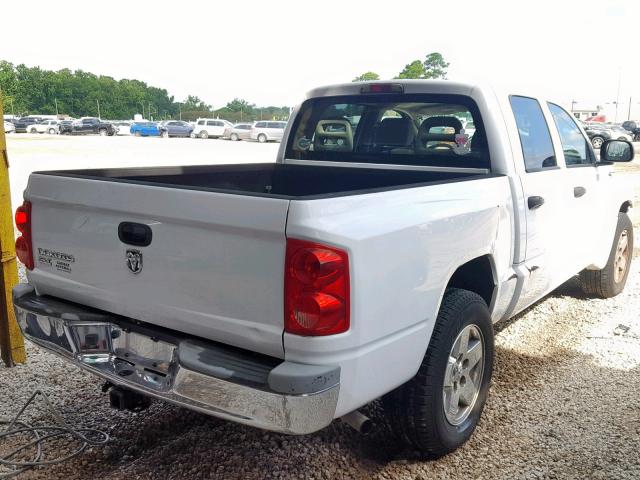 1D7HE48K36S527499 - 2006 DODGE DAKOTA QUA WHITE photo 4