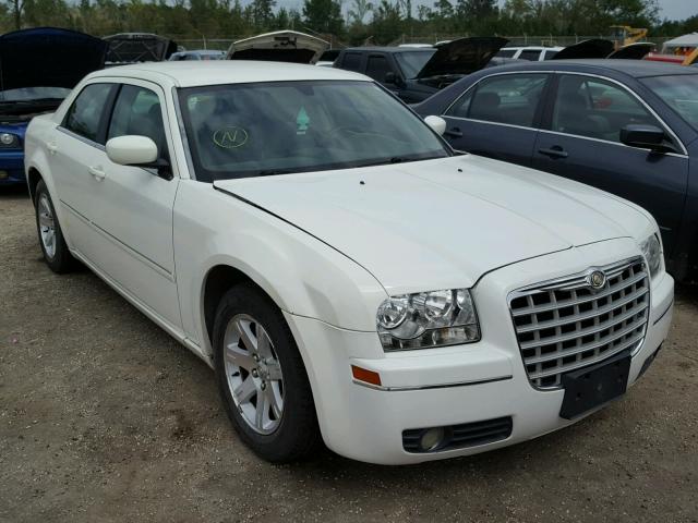 2C3KA53G36H313676 - 2006 CHRYSLER 300 TOURIN WHITE photo 1