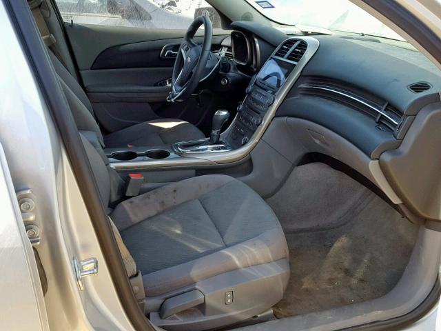 1G11B5SA7DF137420 - 2013 CHEVROLET MALIBU LS 银色 照片 5