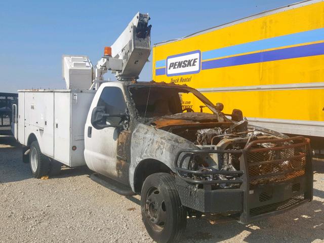 1FDAF56F92EC32979 - 2002 FORD F550 SUPER WHITE photo 1