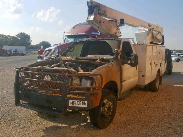 1FDAF56F92EC32979 - 2002 FORD F550 SUPER WHITE photo 2