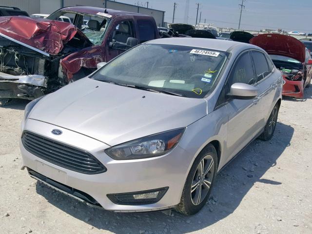 1FADP3FE3JL302289 - 2018 FORD FOCUS SE SILVER photo 2