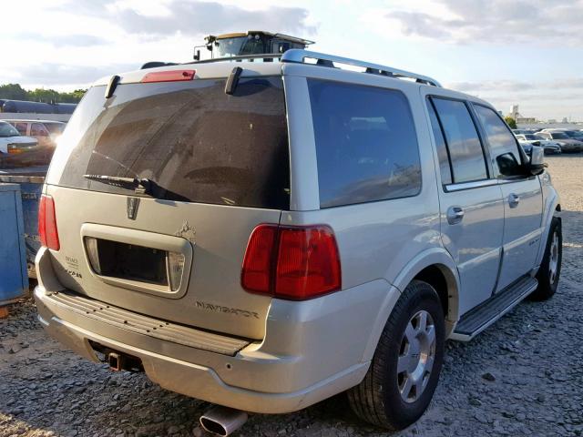 5LMFU28515LJ01377 - 2005 LINCOLN NAVIGATOR WHITE photo 4