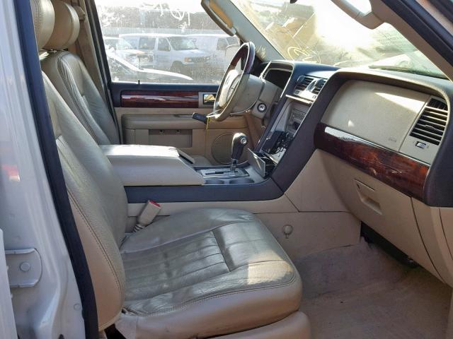 5LMFU28515LJ01377 - 2005 LINCOLN NAVIGATOR WHITE photo 5