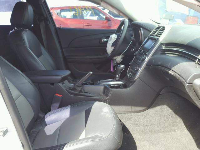 1G11C5SL2FF241556 - 2015 CHEVROLET MALIBU 1LT WHITE photo 5