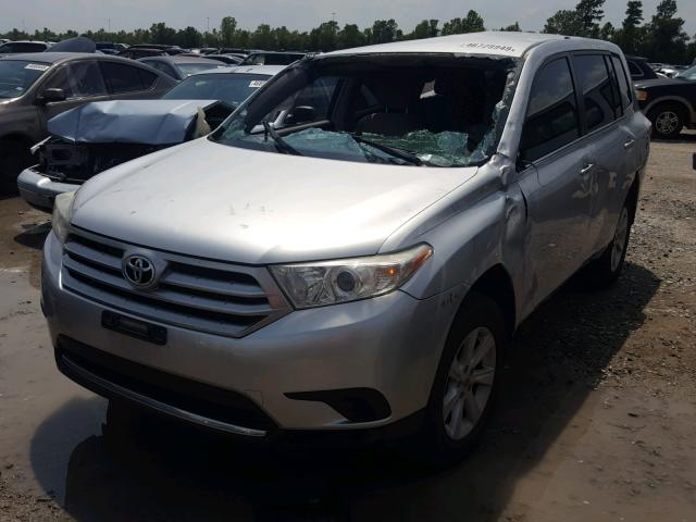 5TDZA3EH0DS038464 - 2013 TOYOTA HIGHLANDER SILVER photo 2